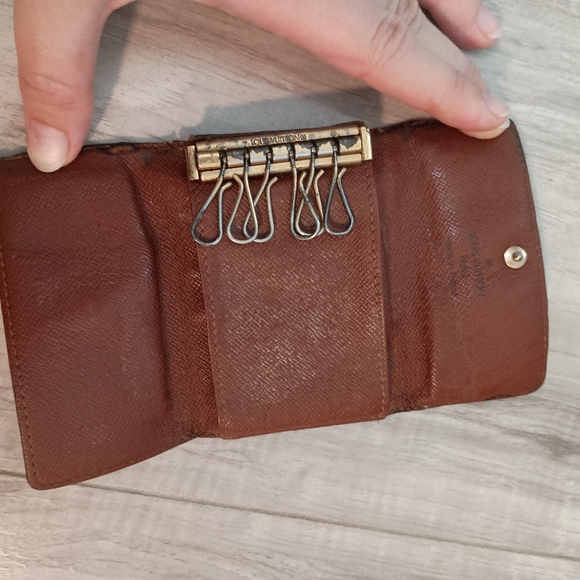Louis Vuitton Key Case Monogram Multicle 6 - Picture 5 of 8